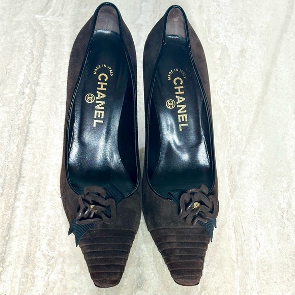 CHANEL Brown suede pumps iconic Camelia flower size 8.5 with original box; etc - Picture 2 of 11